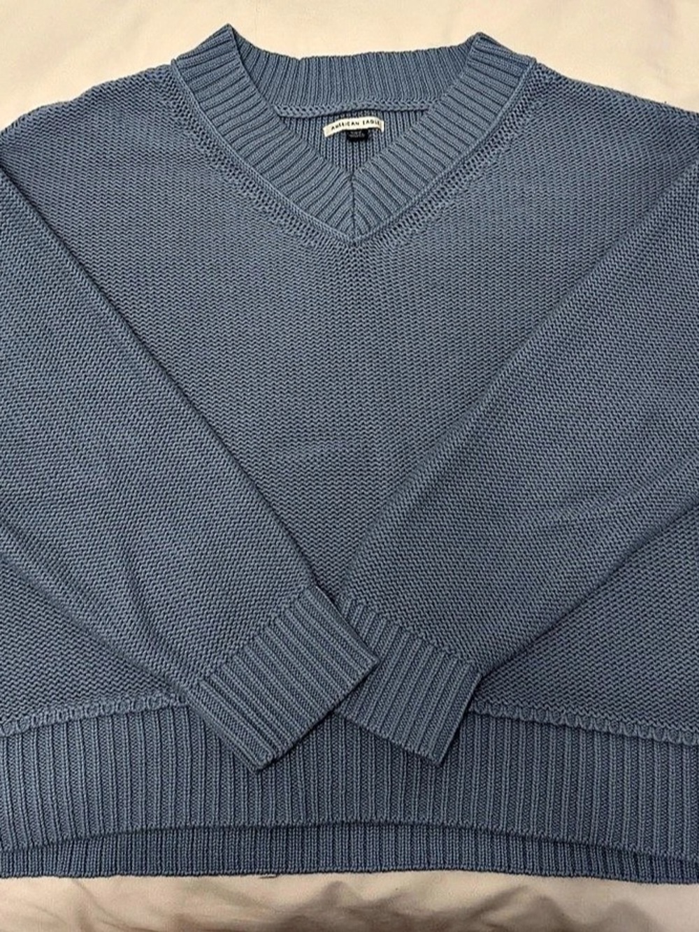 American Eagle V-Neck Knit Sweater in Blue Size Medium Like New